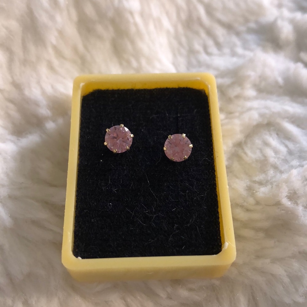 SOLD!!!!! 10k gold earring studs SOLD!!!!!
